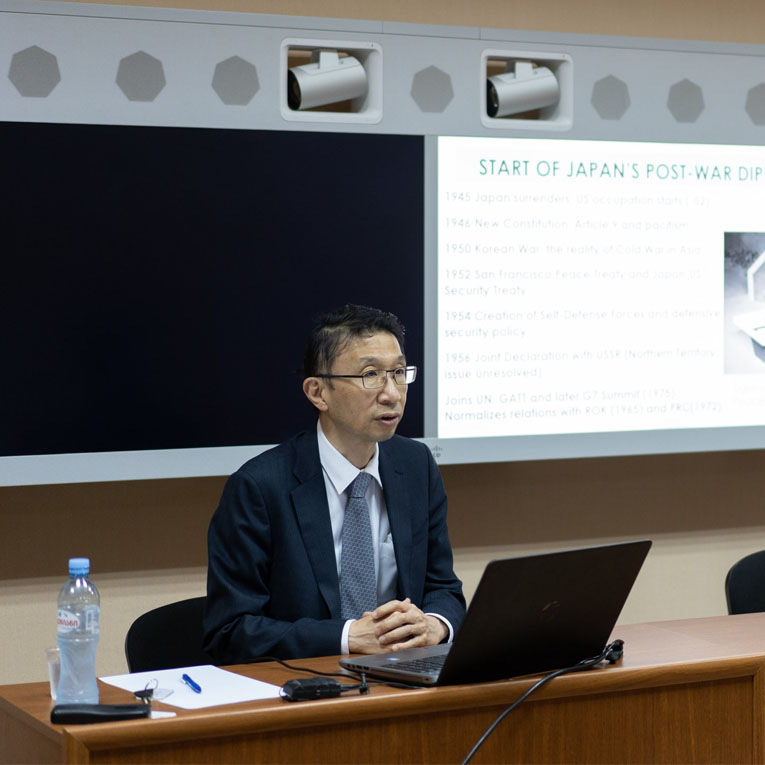 Kampussi Iaponiis Elcis Sajaro Leqcia Catarda